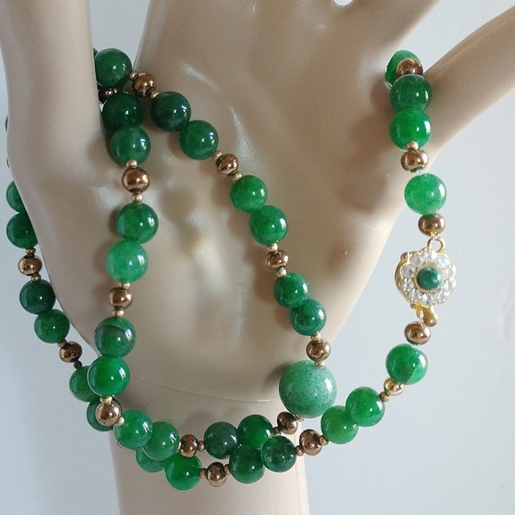 VINTAGE FAUX GREEN JADE NECKLACE WITH FAUX DIAMONDS FANCY CLASP  22" LONG - Picture 3 of 7